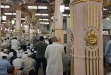 أداء الصلاة في الروضة الشريفة