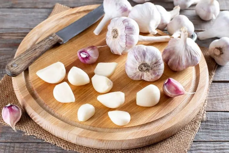 أفضل طريقة تخزين الثوم في الفريزر