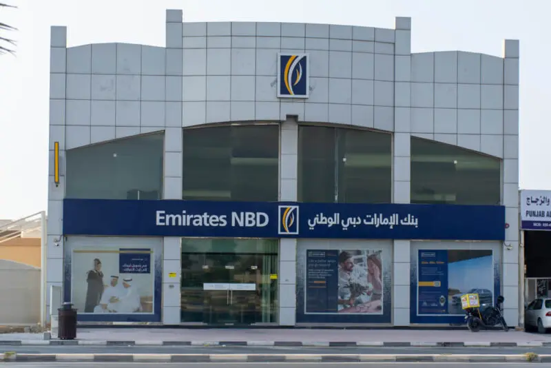 كيفية فتح حساب بنكي في الإمارات للمقيمين